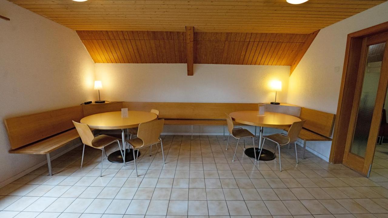 Delemont Youth Hostel Экстерьер фото