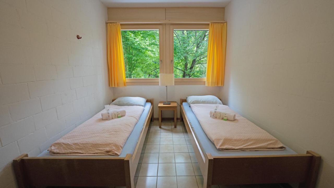 Delemont Youth Hostel Экстерьер фото
