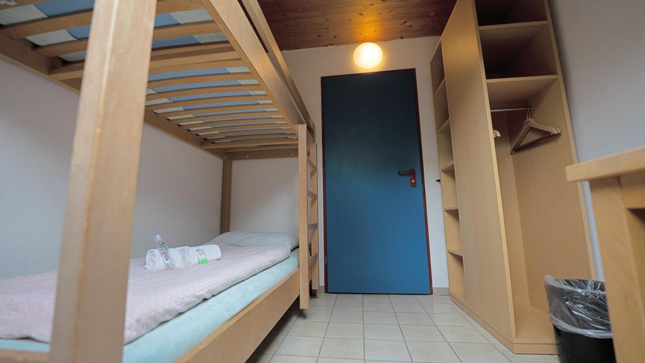 Delemont Youth Hostel Экстерьер фото