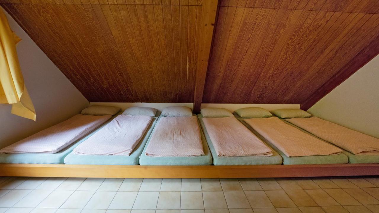 Delemont Youth Hostel Экстерьер фото